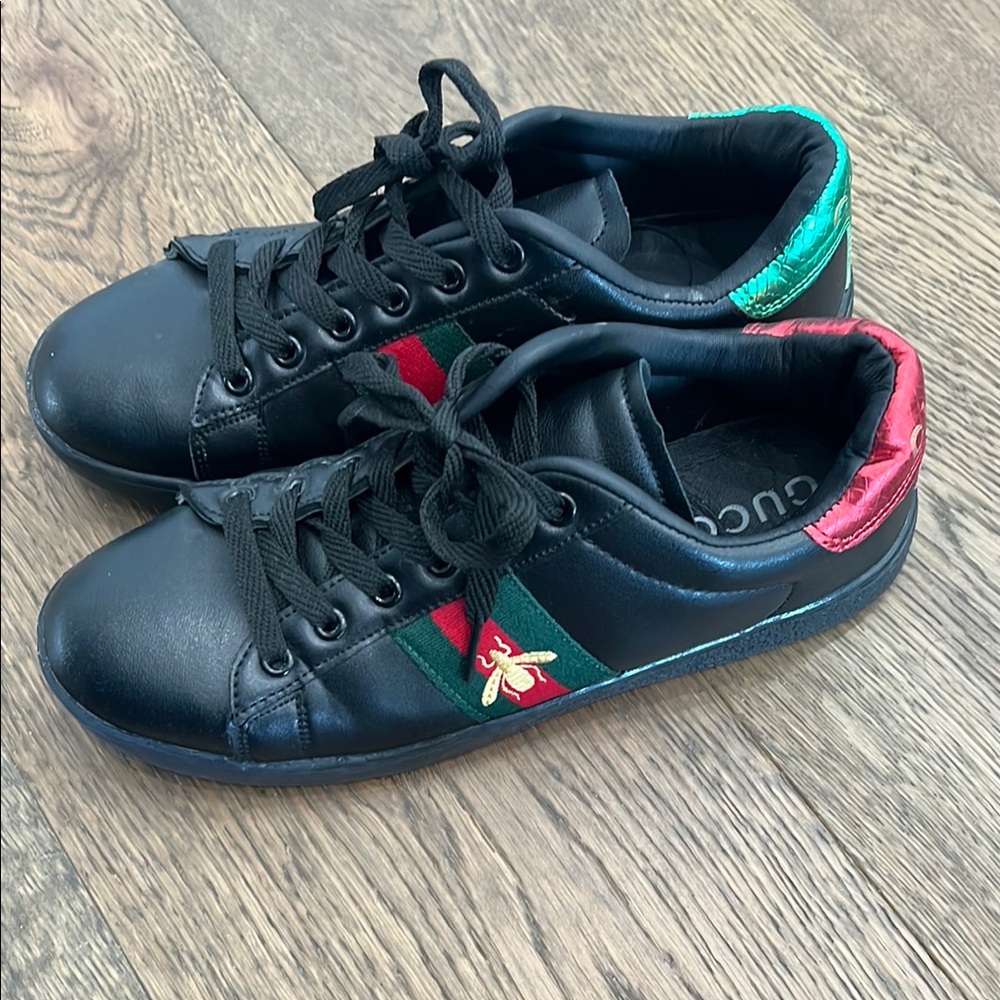Gucci Kids Black Sneakers with Red and Green Accents